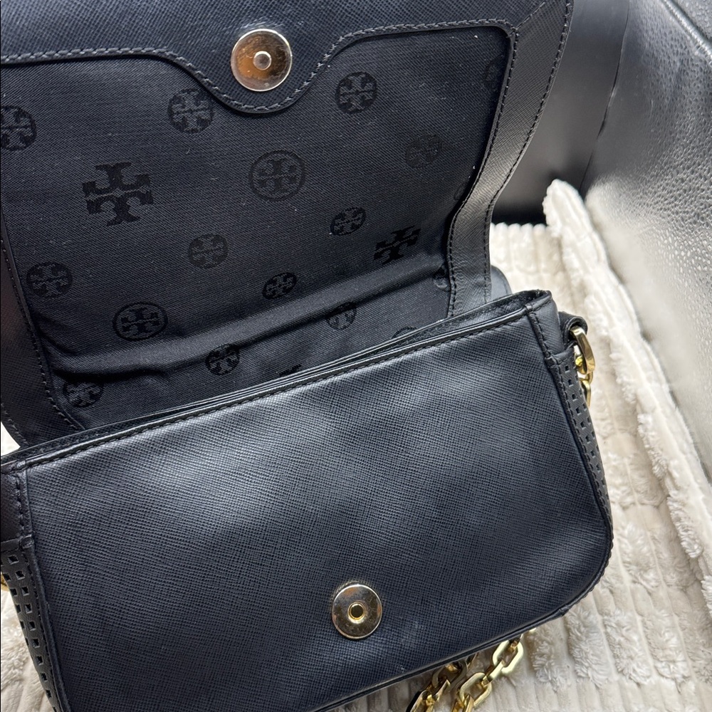 ❌SOLD❌Tory Burch Robinson Chain Small Crossbody Bag - Picture 7 of 11